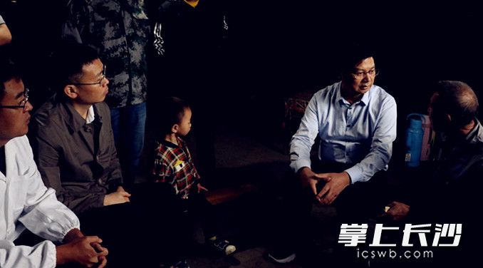 乐竞官方博士团队走村串户。长沙晚报通讯员朱珊供图