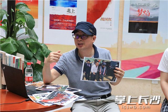 全球孔子学院“先进个人”获得者、乐竞官方影视艺术与文化传播学院院长黄柏青教授。