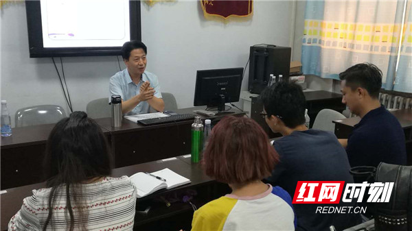 2016年赴新疆吐鲁番文化援疆培训编辑记者播音员主持人_副本.jpg 2016年赴新疆吐鲁番文化援疆培训编辑记者播音员主持人_副本.jpg